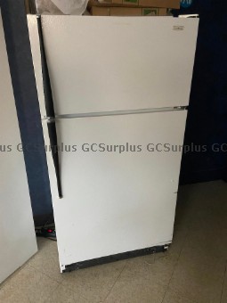Picture of White Beaumark Refrigerator