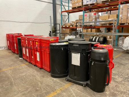 Picture of Lot of Various Plastic Storage