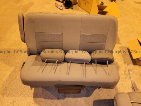Picture of Set of Used Car Seats, Running