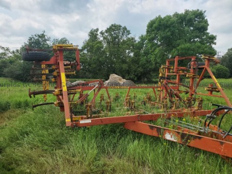 Picture of Bourgault 26-30 Cultivator