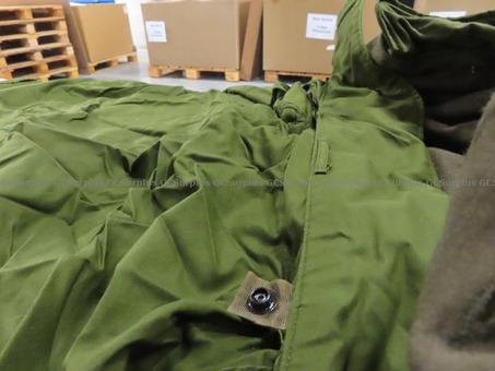 Photo de Vêtements militaires usagés va