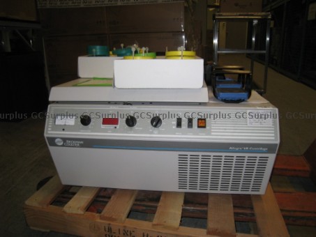 Picture of Used Tabletop Centrifuge with 