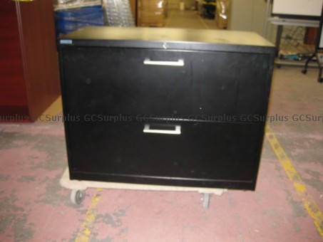 Picture of 1 Metal Lateral Cabinet with 2