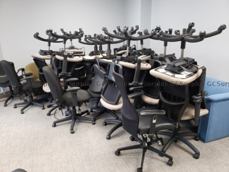 Photo de 26 chaises de bureau variées