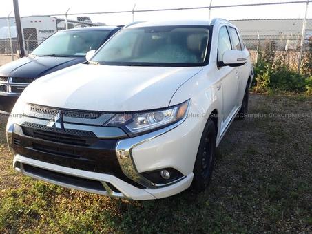 Photo de Mitsubishi Outlander PHEV LE, 