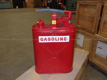 Photo de 5 Gasoline Cans