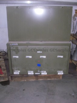 Photo de 3 armoires en métal
