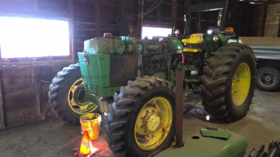 Picture of John Deere 2555 Tractor