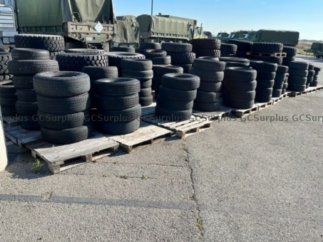 Photo de Lot de pneus usagés variés - v