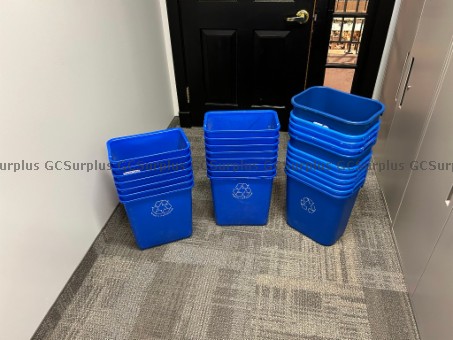 Photo de Bacs de recyclage bleus