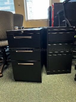 Picture of Lot of Various 3-Drawer Rollin