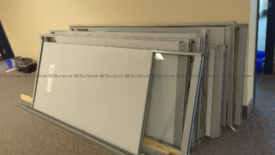 Picture of Metal Wall Partitions with Doo