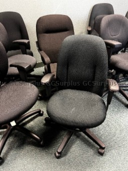 Photo de Chaises de bureau variées