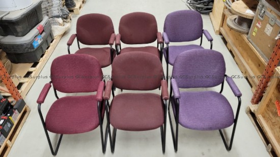 Photo de 6 chaises stationnaires
