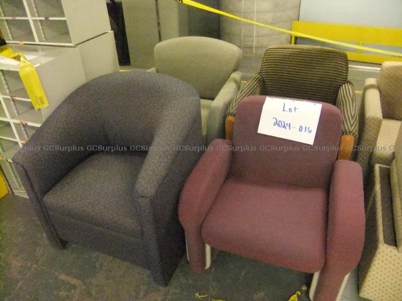 Photo de Chaises/fauteuils variés