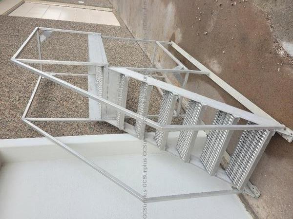 Picture of Aluminum Set of Stairs with De