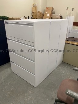 Picture of 1 Lot of Metal Filing Cabinets