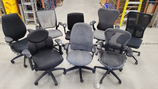 Photo de 8 Chaises de bureau variées