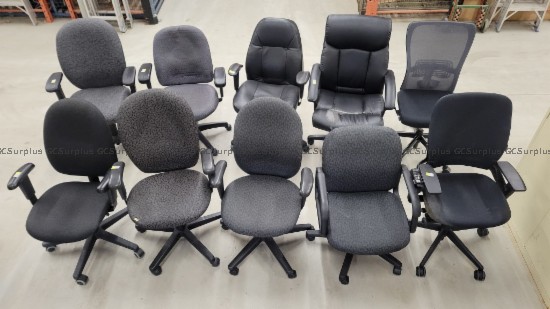 Photo de 10 chaises variées