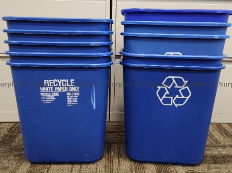 Photo de Bacs de recyclage bleus