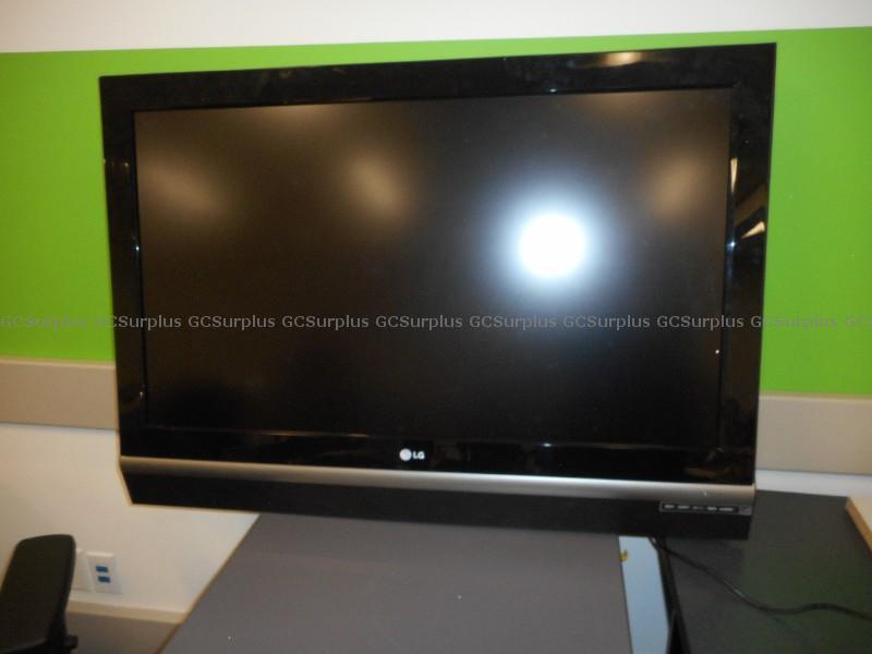 Picture of LG 42LC2D Television