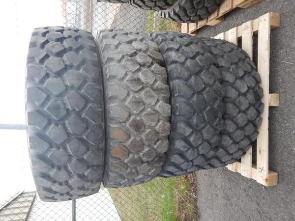 Picture of Lot of 4 Heavy-Duty Vehicle Ti
