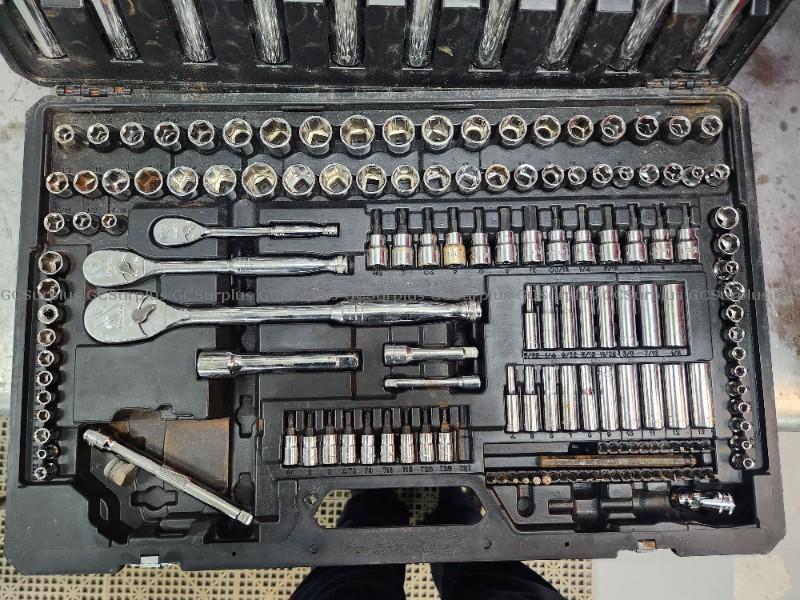 Photo de Ensemble d'outils usagés