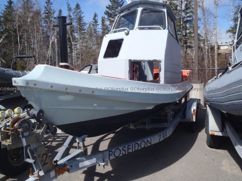 Photo de Bateau et remorque à bateau Zo