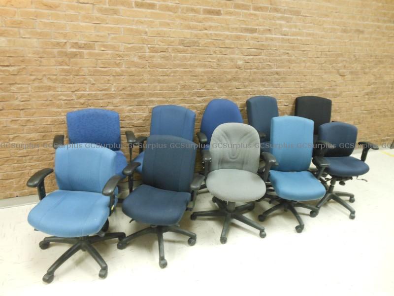 Photo de Lot 10 chaises de bureau ajust