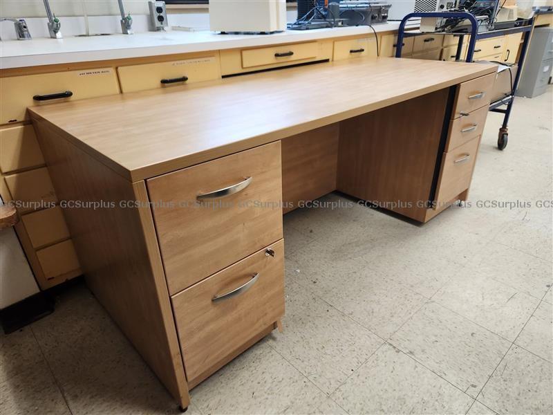 Picture of Large Office Desk with lockabl