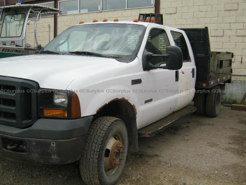 Photo de Camion Ford F350 avec benne de
