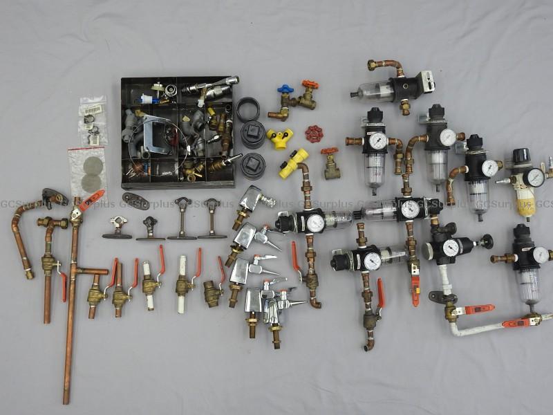 Photo de Lot de pièces de plomberie et 