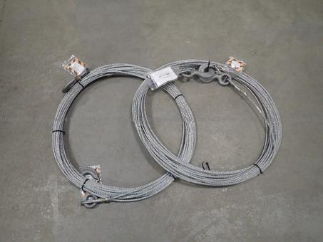 Photo de 2 ensembles de câbles métalliq