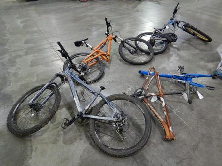 Photo de Vélos et pièces variés
