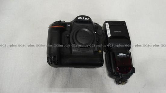 Photo de 1 appareil photo Nikon D4 et 1