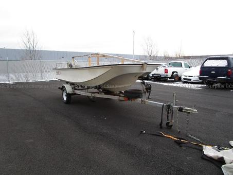 Picture of 17' Boston Whaler Boat and Tra
