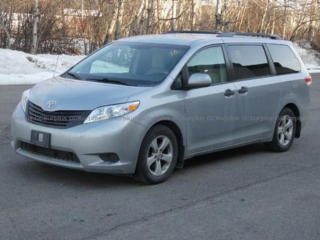 Picture of 2014 Toyota Sienna (117541 KM)