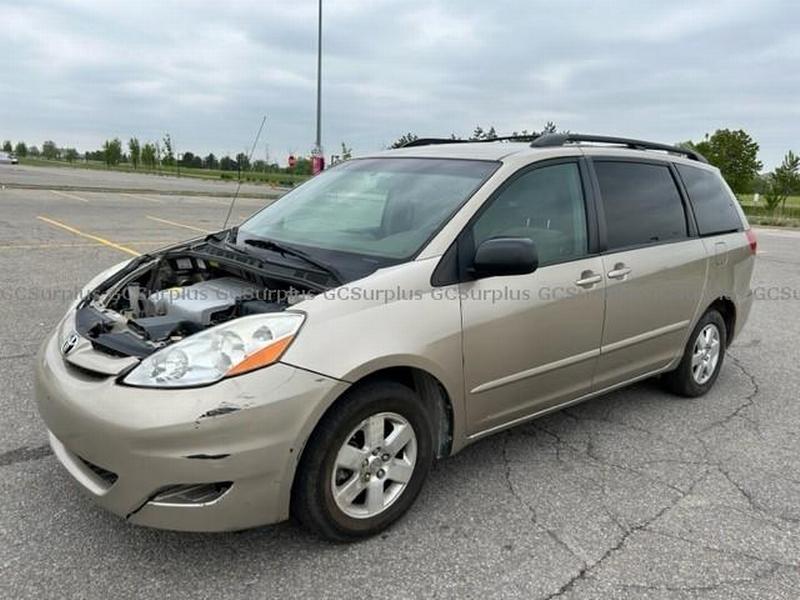 Picture of 2007 Toyota Sienna LE - Requir