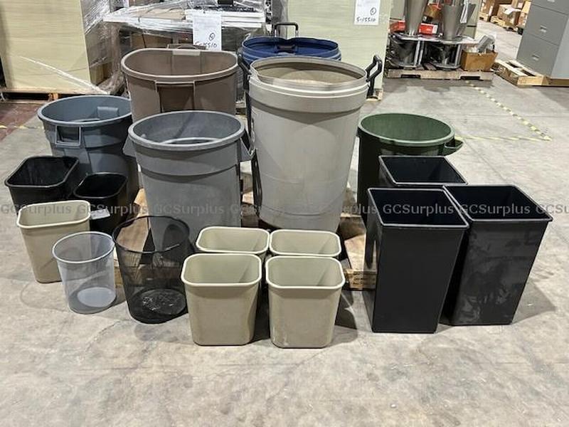 Photo de Poubelles variées