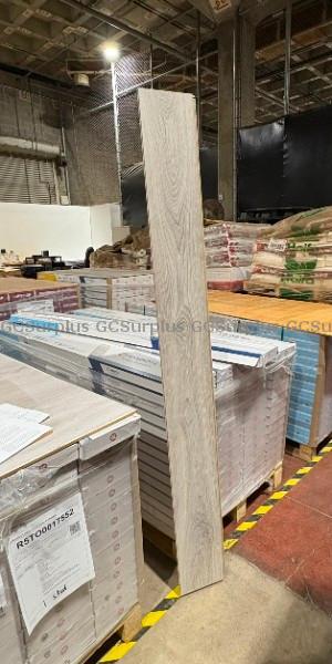 Photo de Plancher stratifié argent Swis